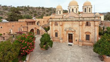 Μονή Τσαγκαρόλων: Ιστορία και Ομορφιά στα Χανιά